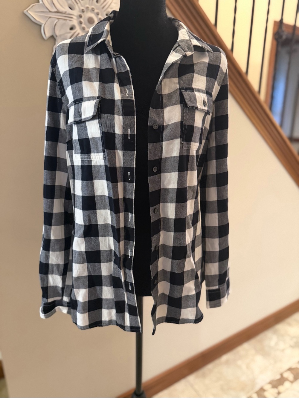 Old Navy Women’s Medium Black White Buffalo Plaid Flannel Shirt NWOT